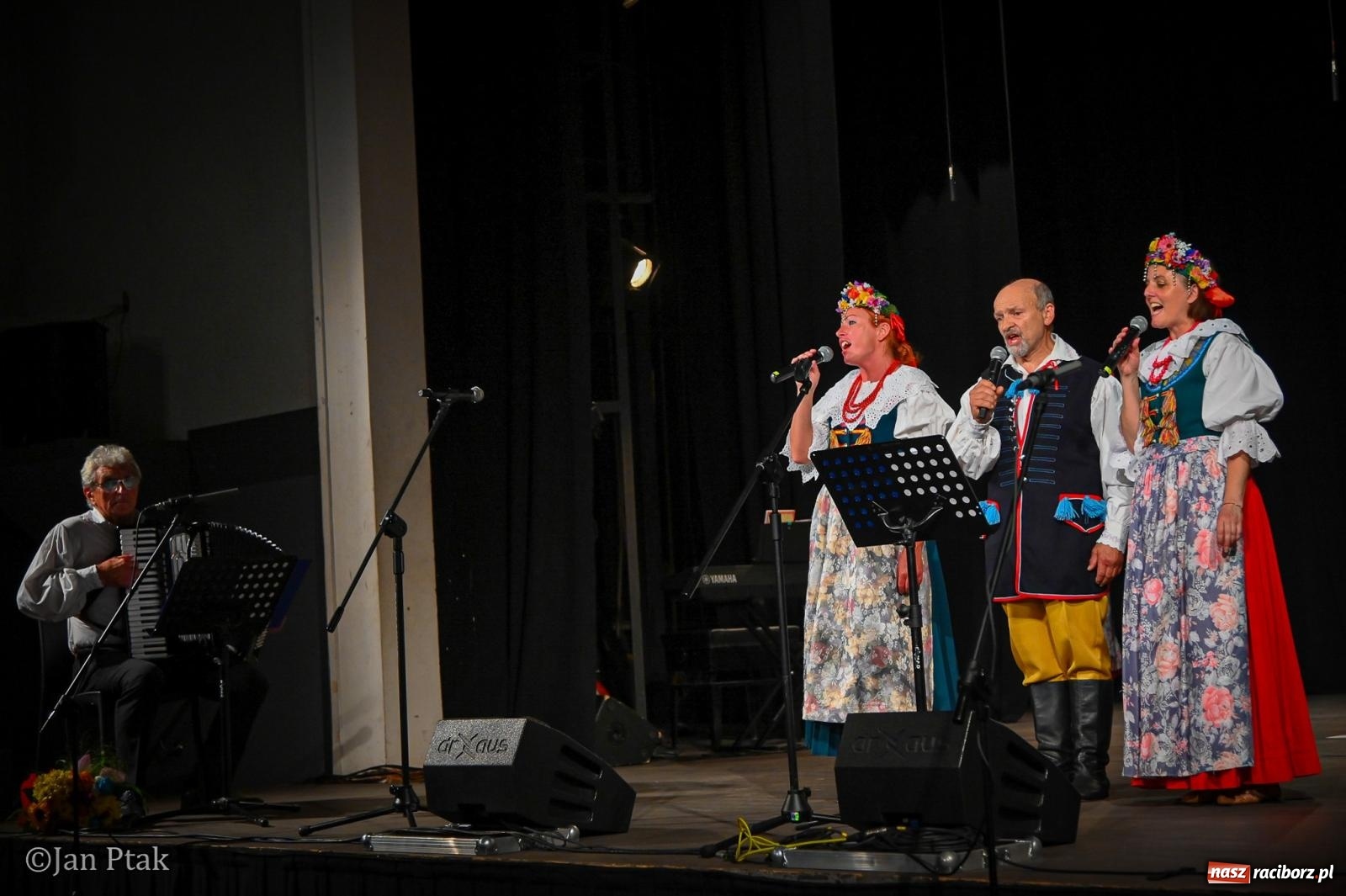 Zdjęcie w galerii na portalu naszraciborz.pl: 20 lat Strzechy Seniorów. Jubileuszowy koncert przeniesiony pod dach wiadomości z regionu