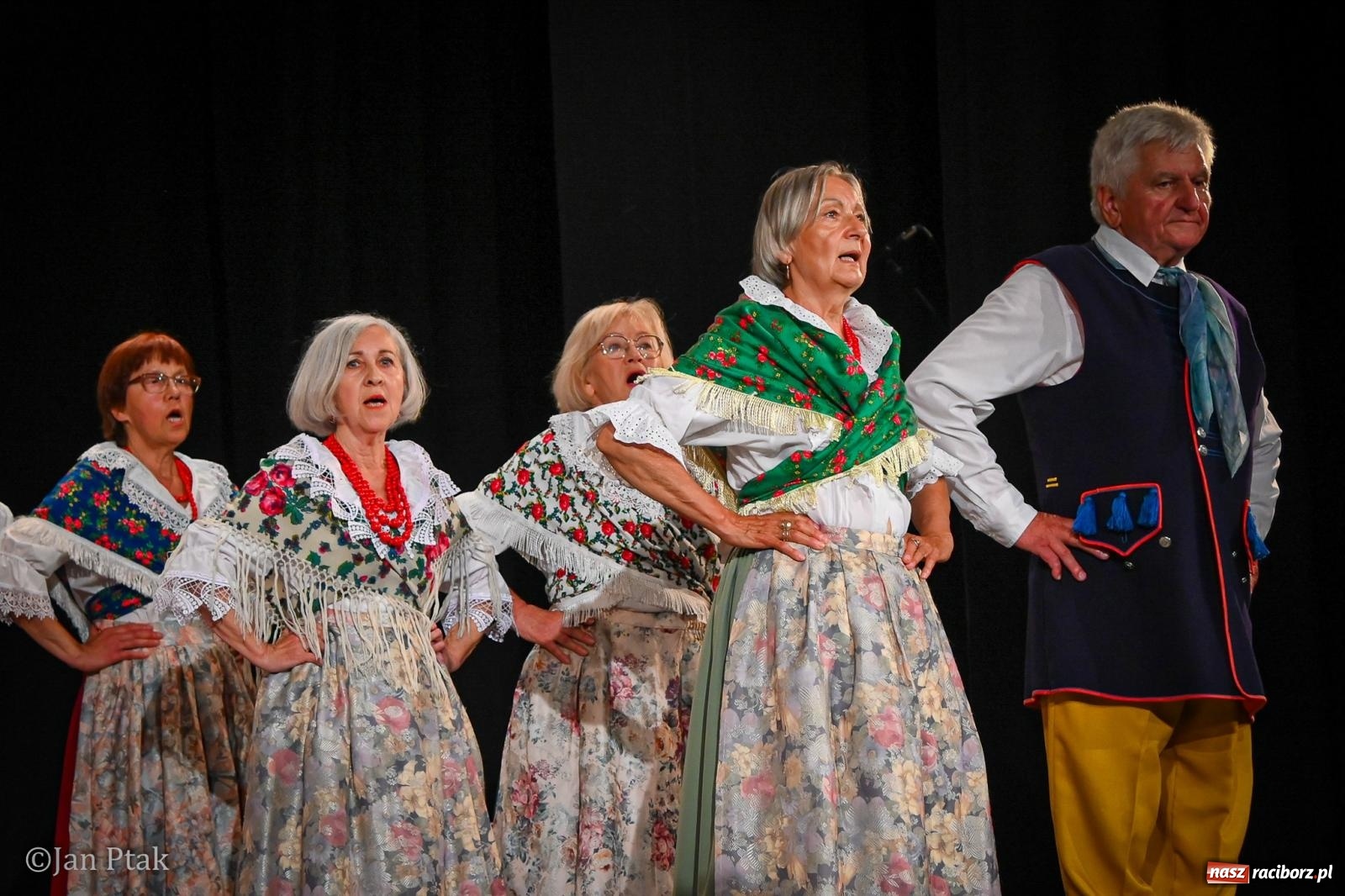 Zdjęcie w galerii na portalu naszraciborz.pl: 20 lat Strzechy Seniorów. Jubileuszowy koncert przeniesiony pod dach wiadomości z regionu