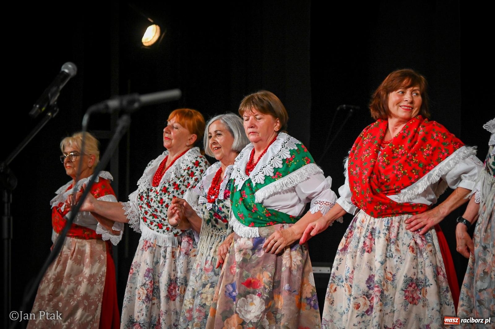 Zdjęcie w galerii na portalu naszraciborz.pl: 20 lat Strzechy Seniorów. Jubileuszowy koncert przeniesiony pod dach wiadomości z regionu