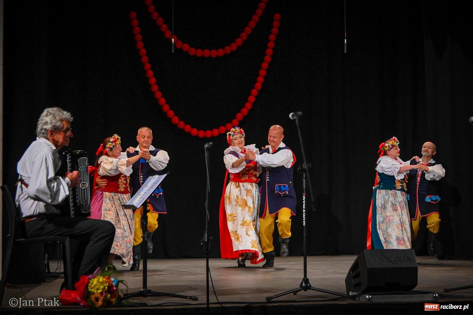 Zdjęcie w galerii na portalu naszraciborz.pl: 20 lat Strzechy Seniorów. Jubileuszowy koncert przeniesiony pod dach wiadomości z regionu