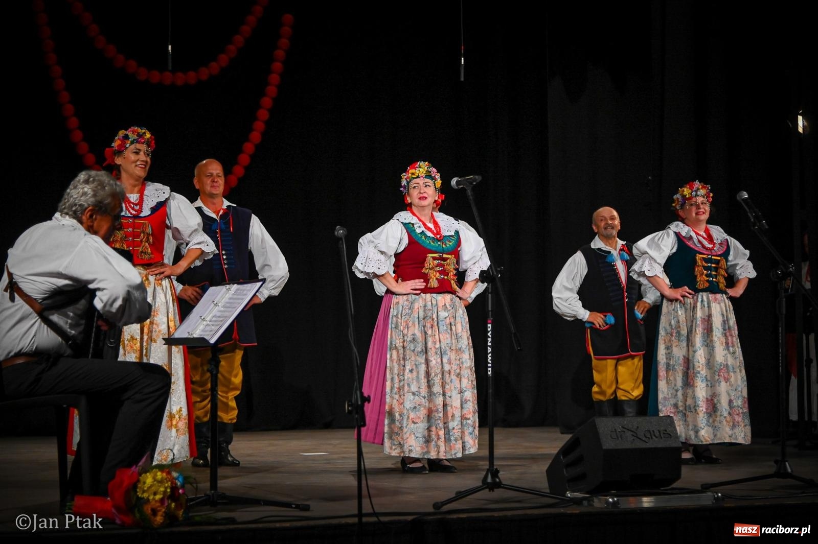 Zdjęcie w galerii na portalu naszraciborz.pl: 20 lat Strzechy Seniorów. Jubileuszowy koncert przeniesiony pod dach wiadomości z regionu