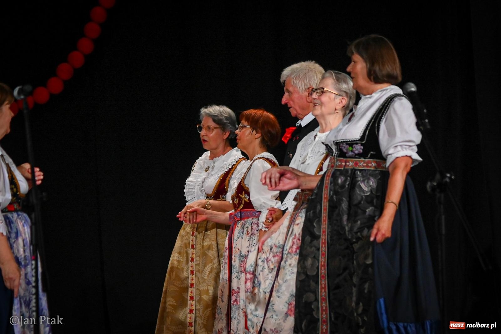 Zdjęcie w galerii na portalu naszraciborz.pl: 20 lat Strzechy Seniorów. Jubileuszowy koncert przeniesiony pod dach wiadomości z regionu
