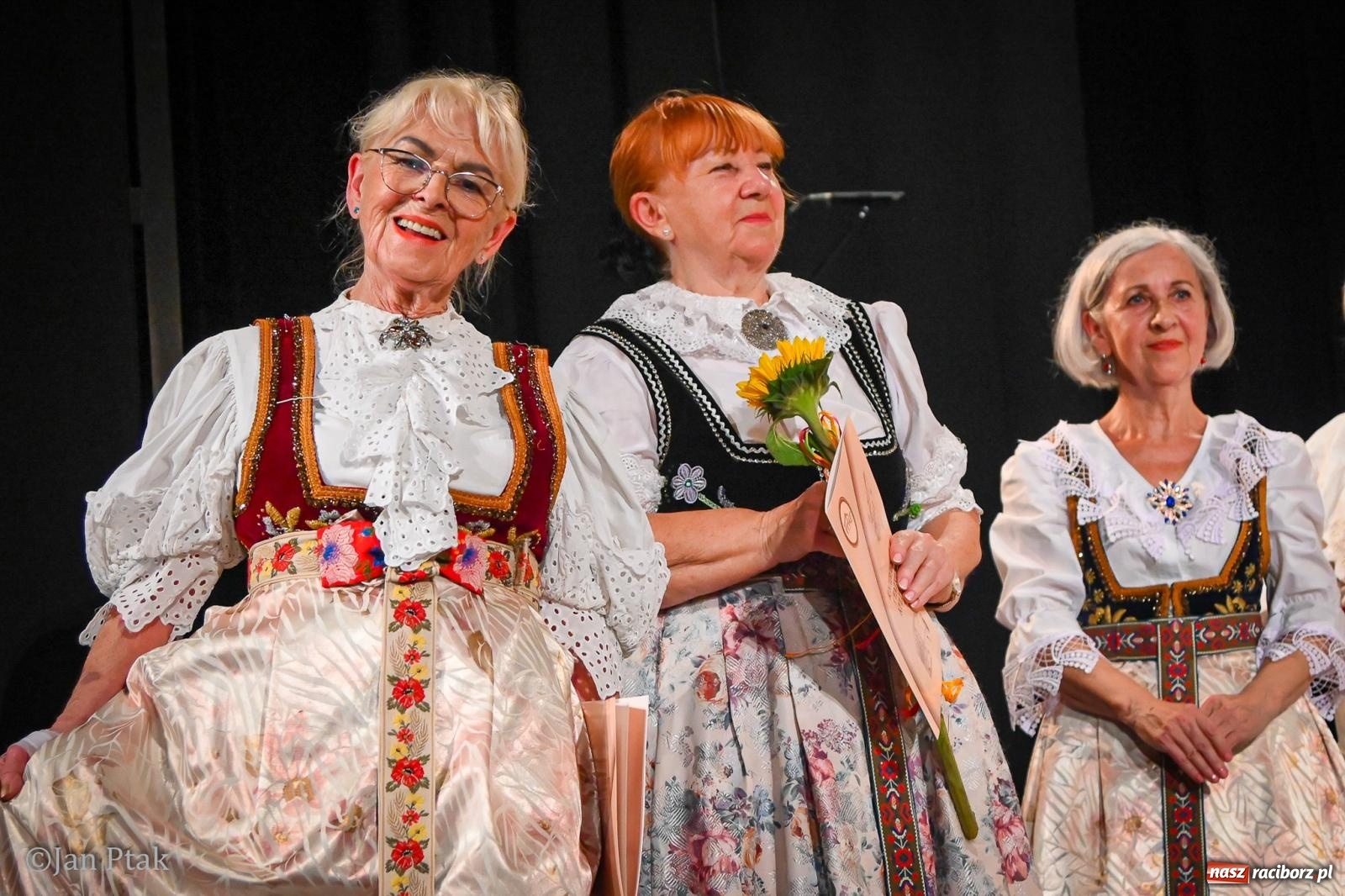 Zdjęcie w galerii na portalu naszraciborz.pl: 20 lat Strzechy Seniorów. Jubileuszowy koncert przeniesiony pod dach wiadomości z regionu