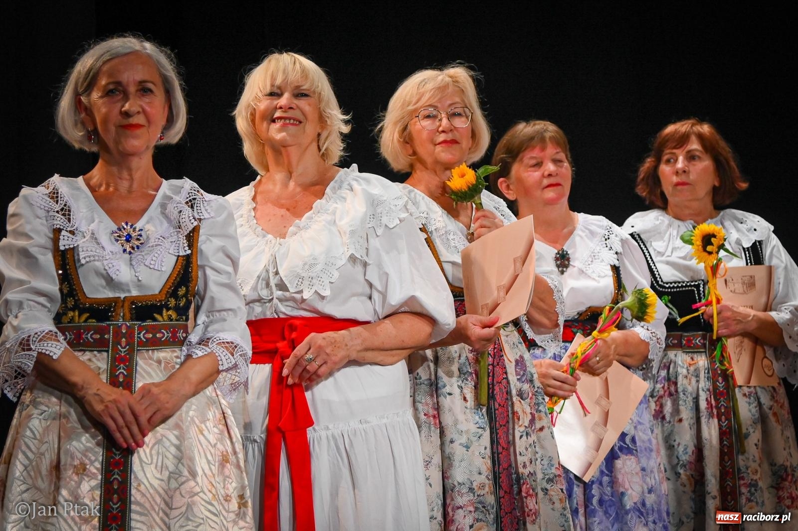 Zdjęcie w galerii na portalu naszraciborz.pl: 20 lat Strzechy Seniorów. Jubileuszowy koncert przeniesiony pod dach wiadomości z regionu