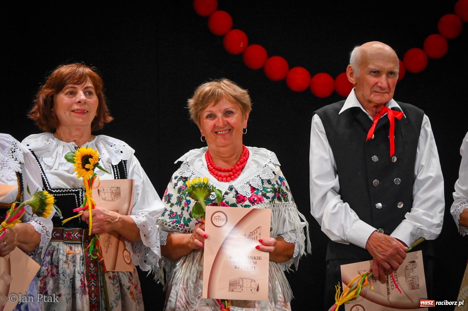 Zdjęcie w galerii na portalu naszraciborz.pl: 20 lat Strzechy Seniorów. Jubileuszowy koncert przeniesiony pod dach wiadomości z regionu