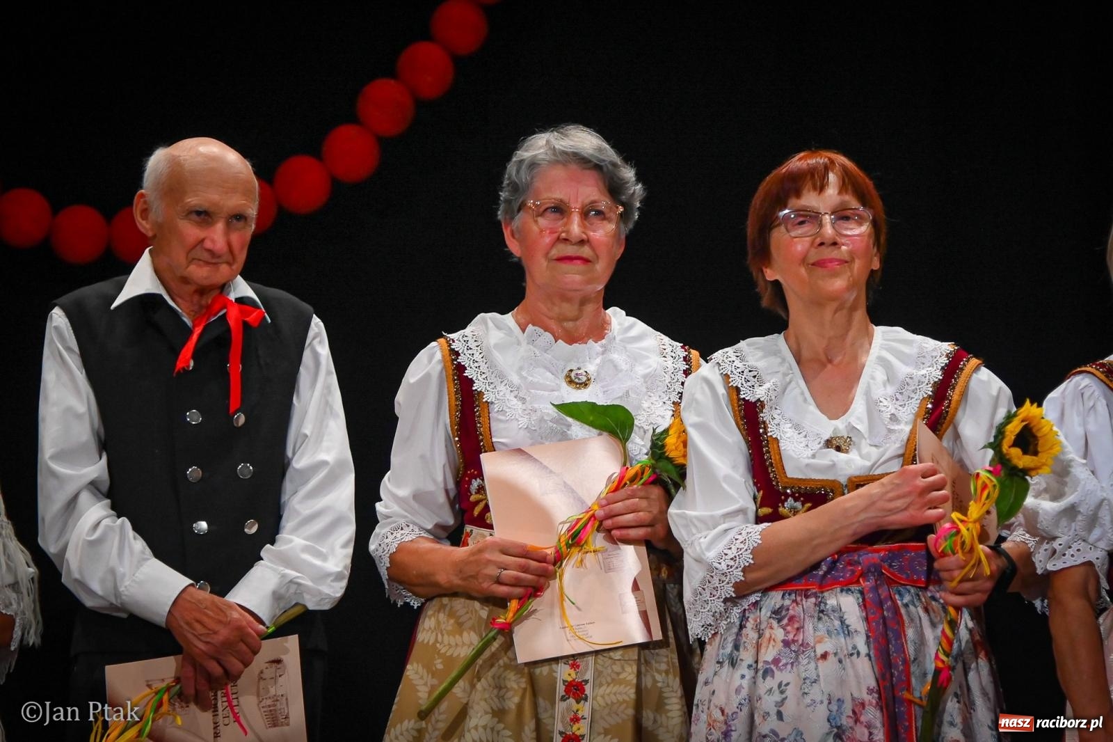 Zdjęcie w galerii na portalu naszraciborz.pl: 20 lat Strzechy Seniorów. Jubileuszowy koncert przeniesiony pod dach wiadomości z regionu