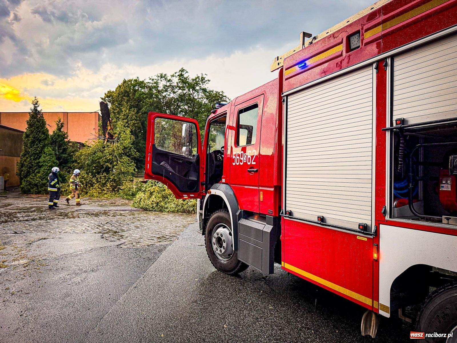 Zdjęcie w galerii na portalu naszraciborz.pl: Nawałnica nad powiatem raciborskim. Strażacy interweniowali już 20 razy wiadomości z regionu