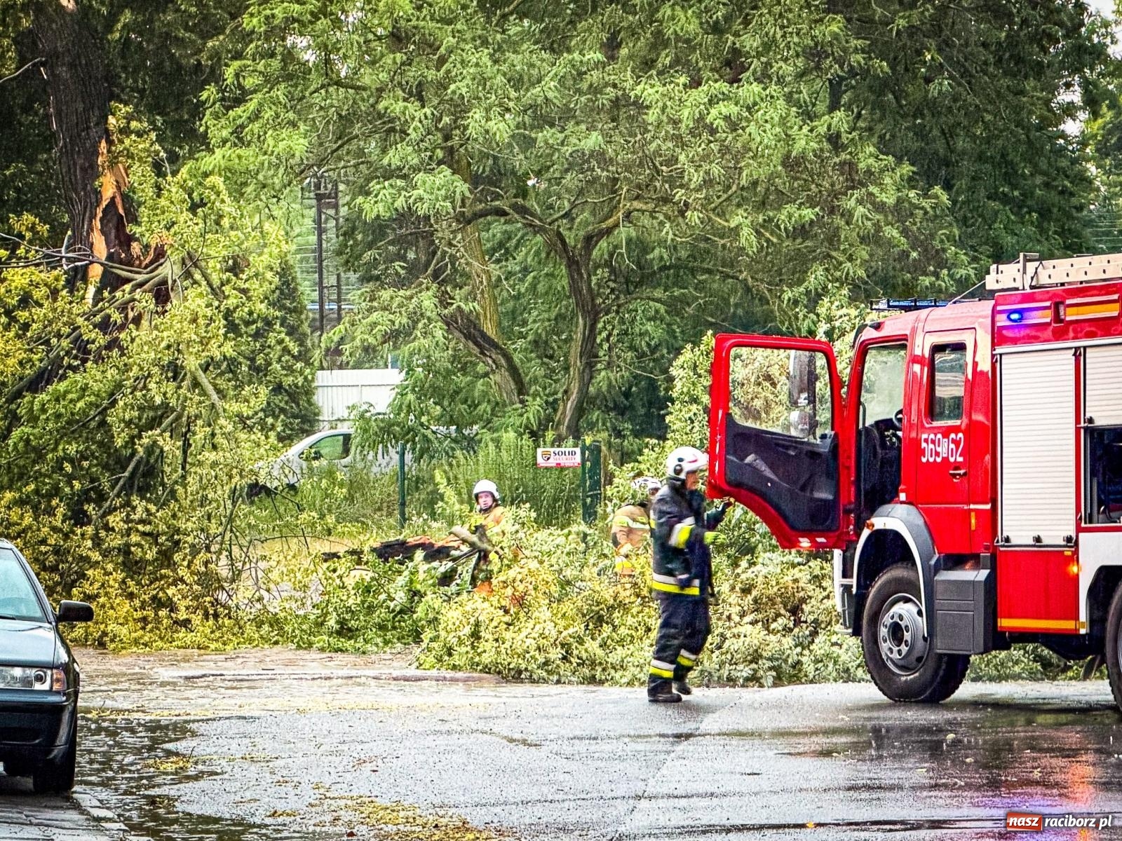 Zdjęcie w galerii na portalu naszraciborz.pl: Nawałnica nad powiatem raciborskim. Strażacy interweniowali już 20 razy wiadomości z regionu