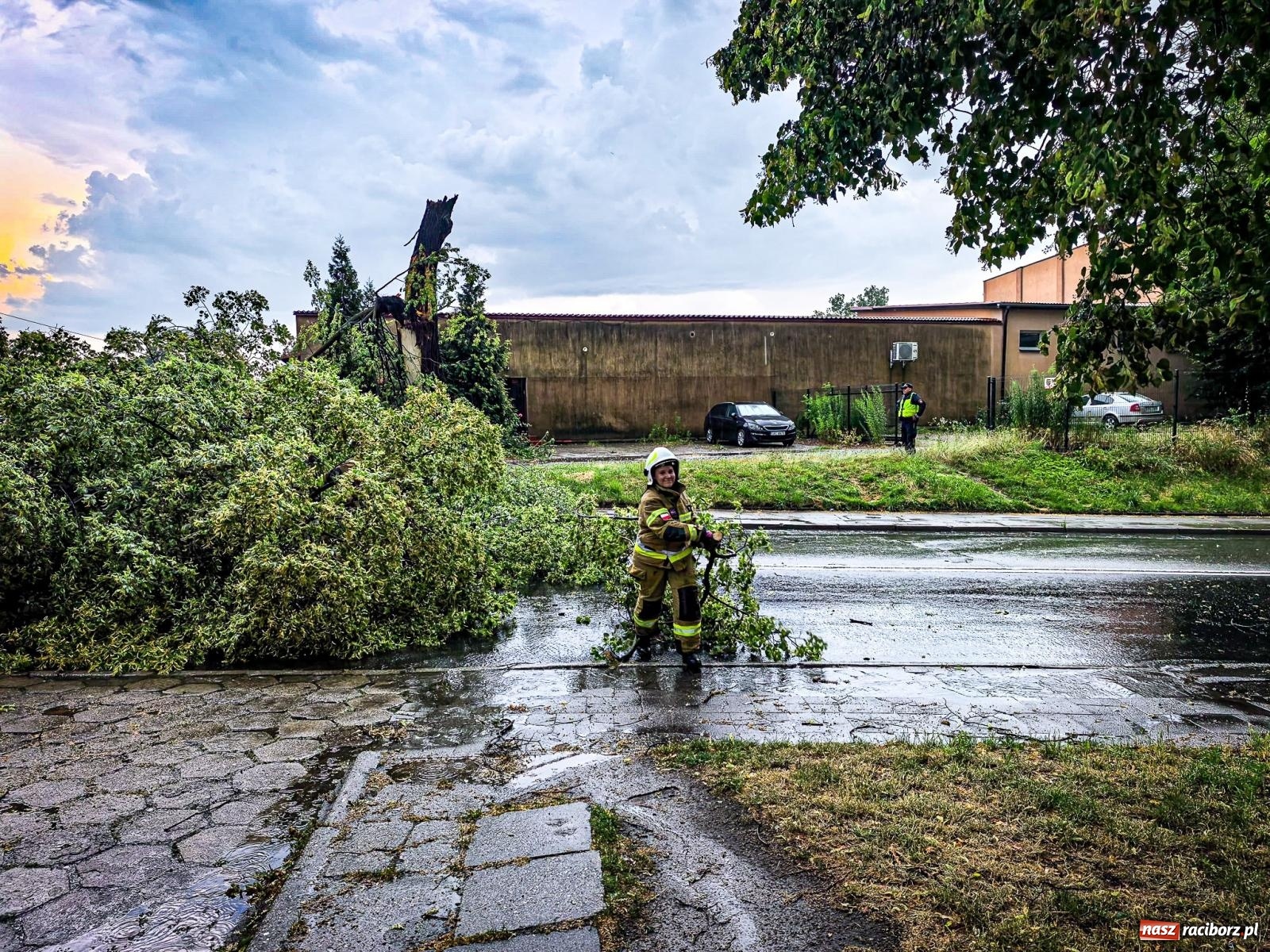 Zdjęcie w galerii na portalu naszraciborz.pl: Nawałnica nad powiatem raciborskim. Strażacy interweniowali już 20 razy wiadomości z regionu
