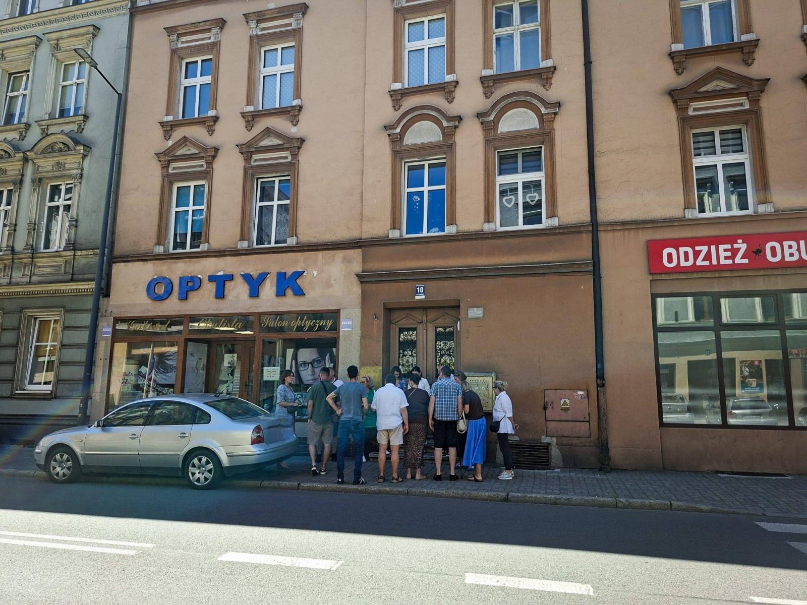 Zdjęcie w galerii na portalu naszraciborz.pl: Spacer rewitalizacyjny ulicą Londzina w Raciborzu. Historia i przyszłość miejskiej przestrzeni wiadomości z regionu