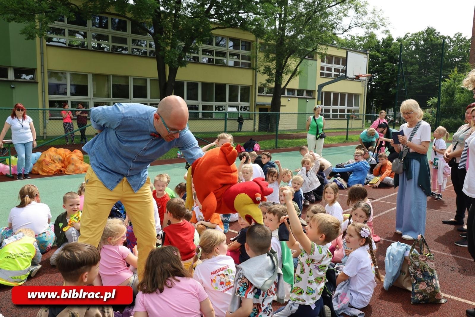 Zdjęcie w galerii na portalu naszraciborz.pl: Magiczne spotkanie z Panem Poetą w raciborskiej bibliotece wiadomości z regionu