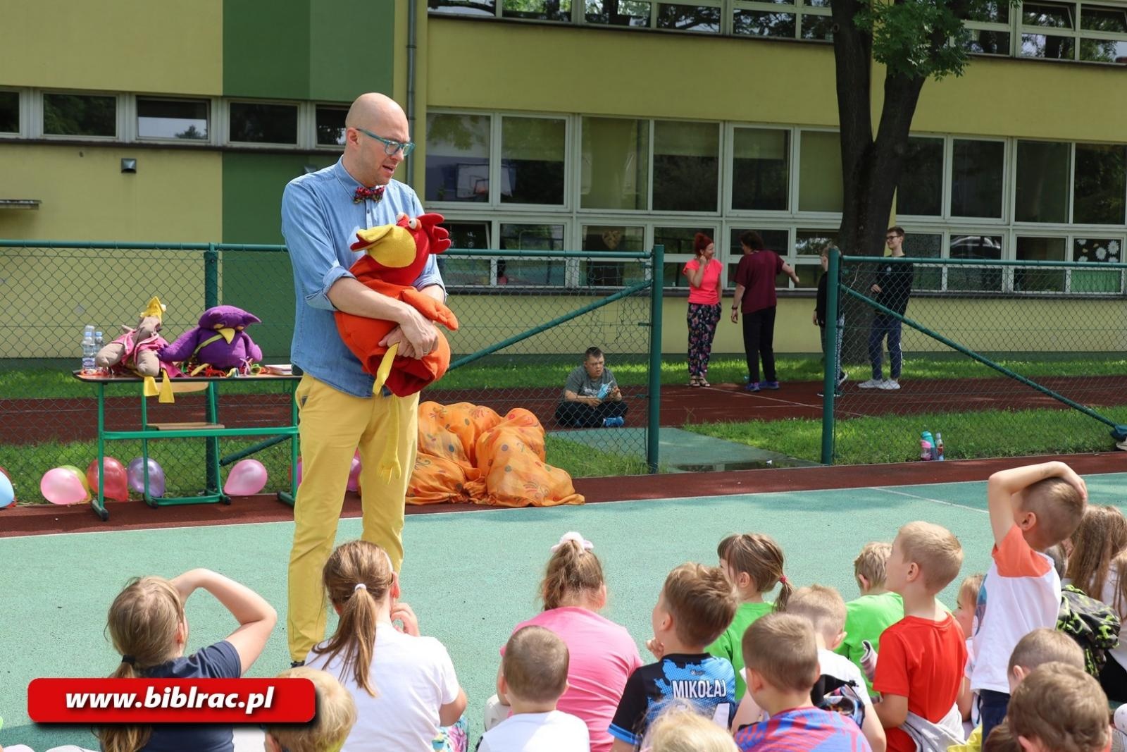 Zdjęcie w galerii na portalu naszraciborz.pl: Magiczne spotkanie z Panem Poetą w raciborskiej bibliotece wiadomości z regionu