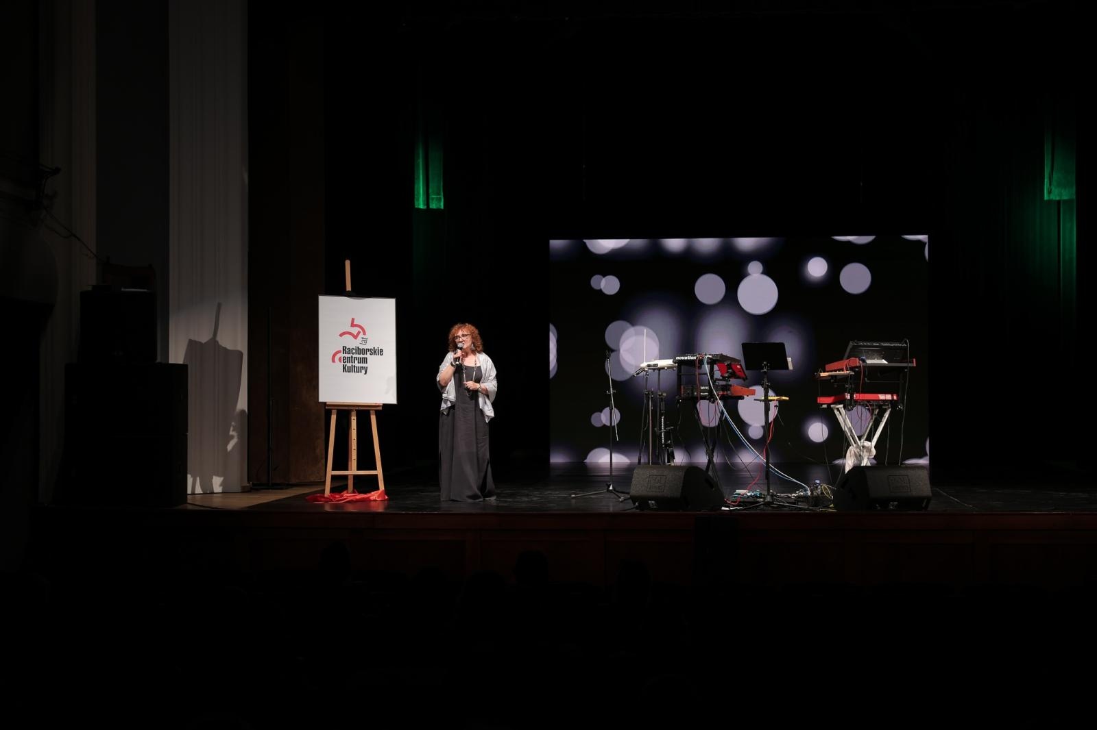 Zdjęcie w galerii na portalu naszraciborz.pl: 25 lat RCK, 2051 i IV NOC KULTURY, która nadal trwa! W piątek i sobotę multimedialna wystawa w Labiryncie wiadomości z regionu