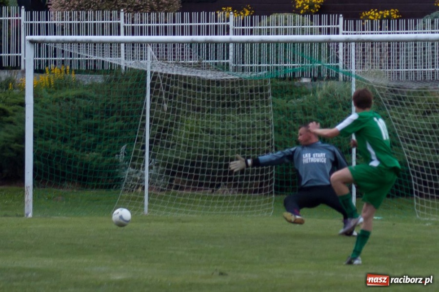 Zdjęcie w galerii na portalu naszraciborz.pl: Wygrana Pietraszyna. Nadgorliwy sędzia wiadomości z regionu