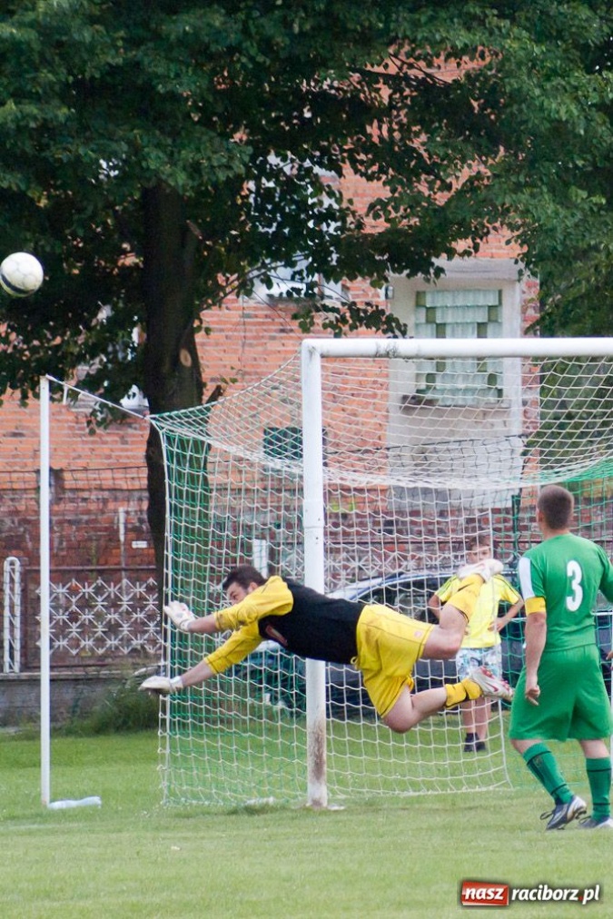 Zdjęcie w galerii na portalu naszraciborz.pl: Wygrana Pietraszyna. Nadgorliwy sędzia wiadomości z regionu
