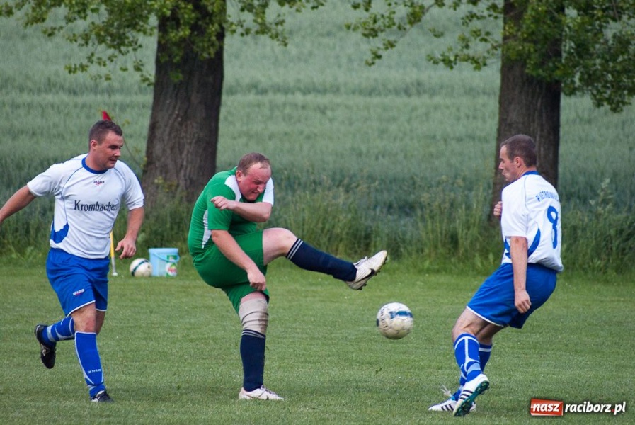 Zdjęcie w galerii na portalu naszraciborz.pl: Wygrana Pietraszyna. Nadgorliwy sędzia wiadomości z regionu
