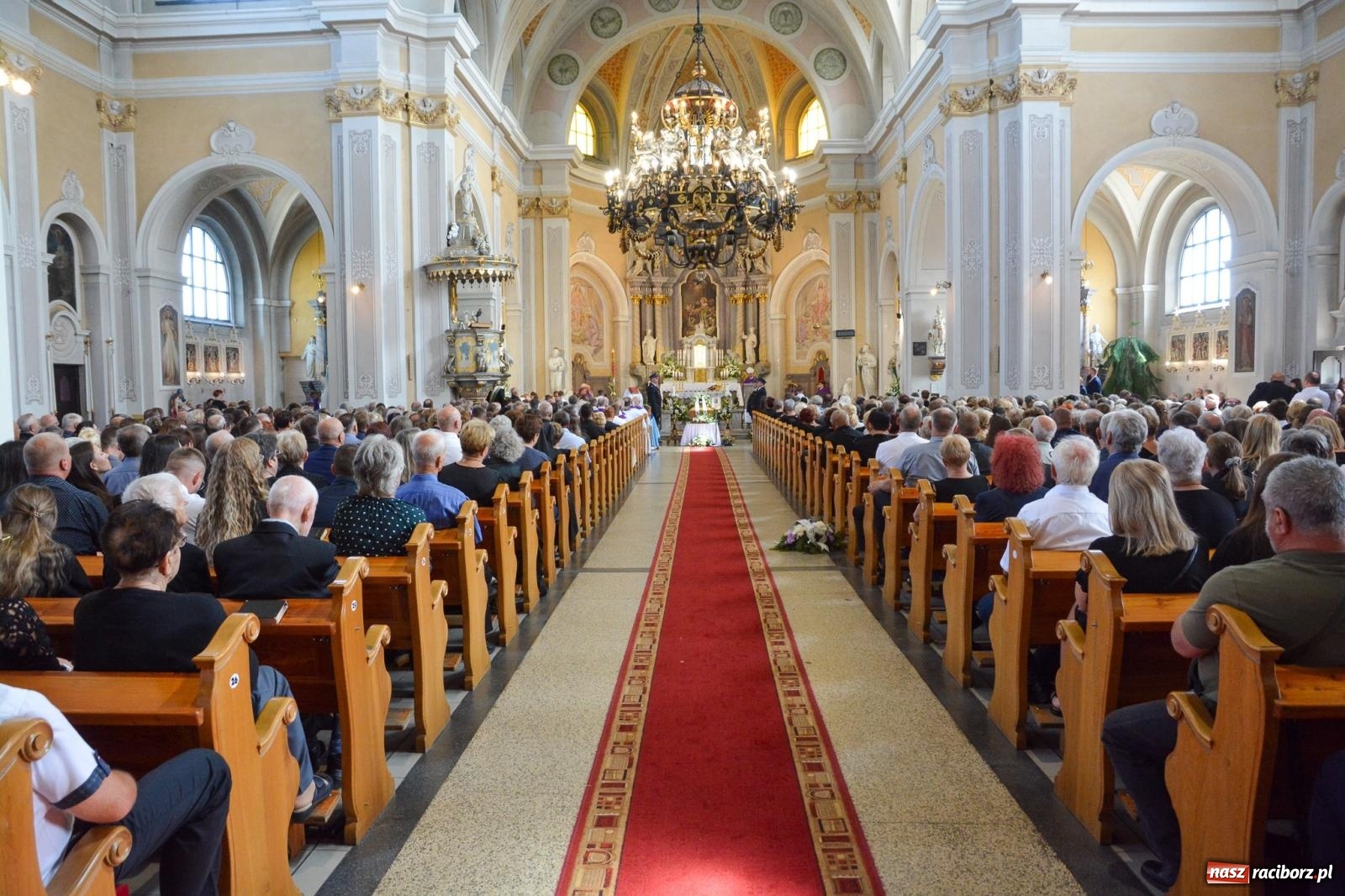 Zdjęcie w galerii na portalu naszraciborz.pl: Krzanowice pożegnały ks. Marka Wcisło. Spełniło się jego marzenie – kościół był pełny wiadomości z regionu