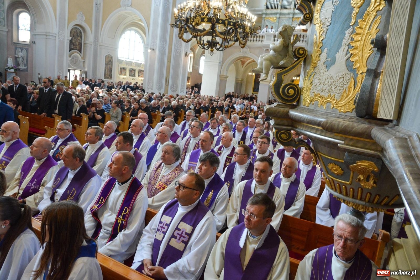 Zdjęcie w galerii na portalu naszraciborz.pl: Krzanowice pożegnały ks. Marka Wcisło. Spełniło się jego marzenie – kościół był pełny wiadomości z regionu