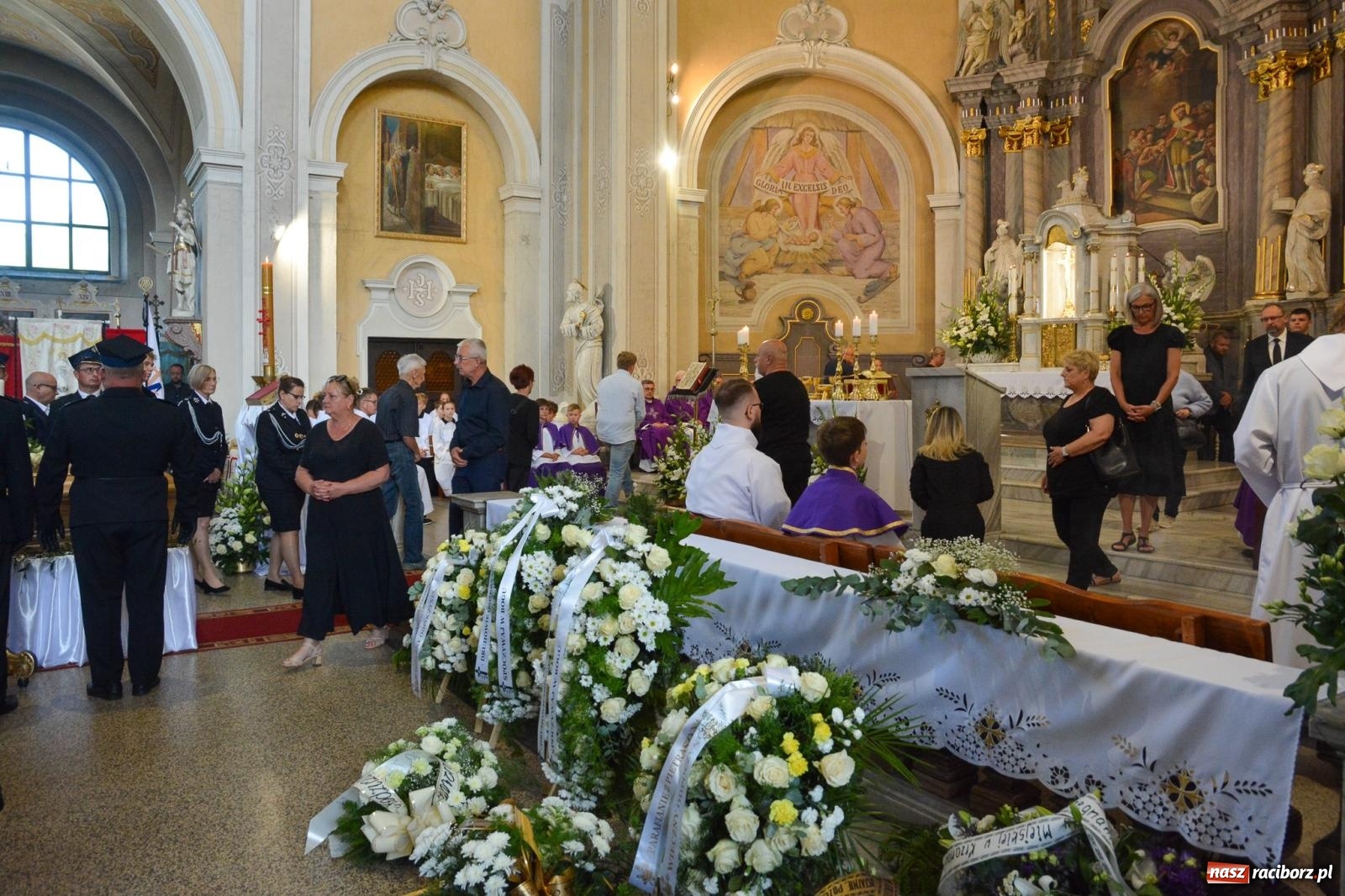 Zdjęcie w galerii na portalu naszraciborz.pl: Krzanowice pożegnały ks. Marka Wcisło. Spełniło się jego marzenie – kościół był pełny wiadomości z regionu