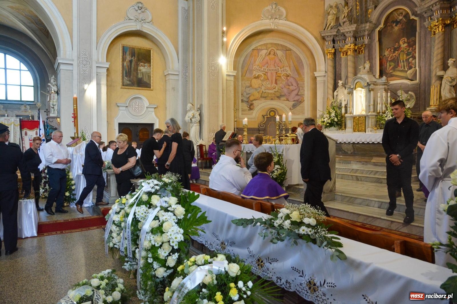 Zdjęcie w galerii na portalu naszraciborz.pl: Krzanowice pożegnały ks. Marka Wcisło. Spełniło się jego marzenie – kościół był pełny wiadomości z regionu