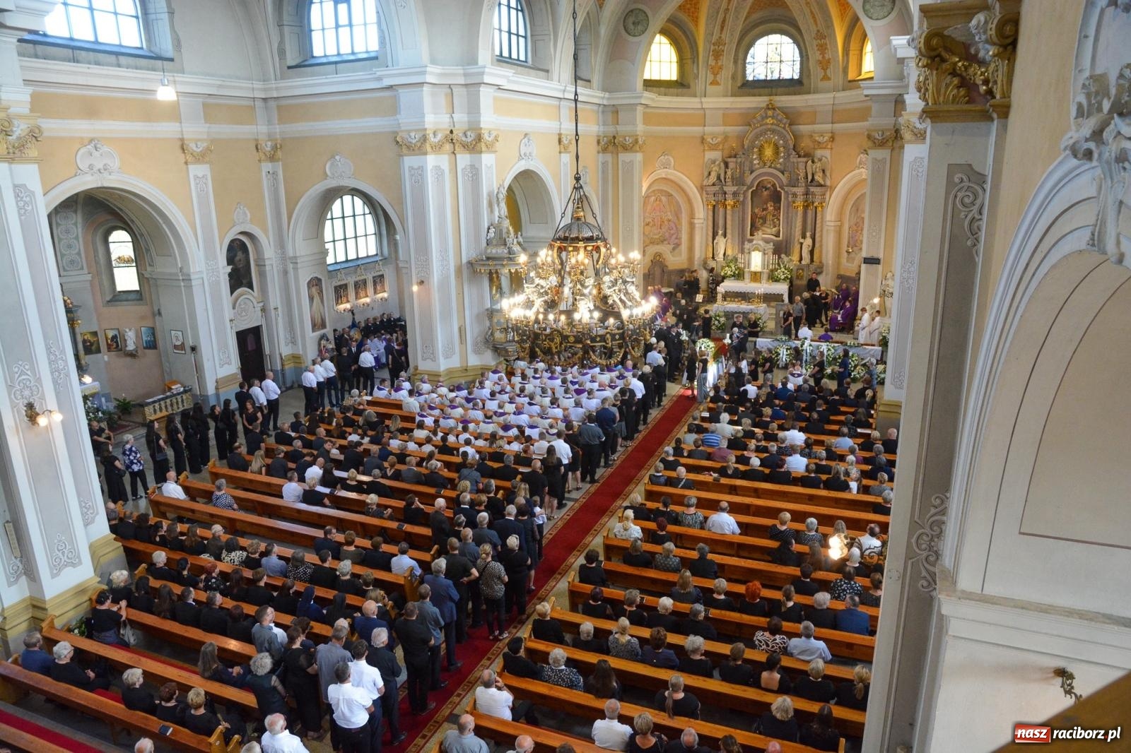 Zdjęcie w galerii na portalu naszraciborz.pl: Krzanowice pożegnały ks. Marka Wcisło. Spełniło się jego marzenie – kościół był pełny wiadomości z regionu
