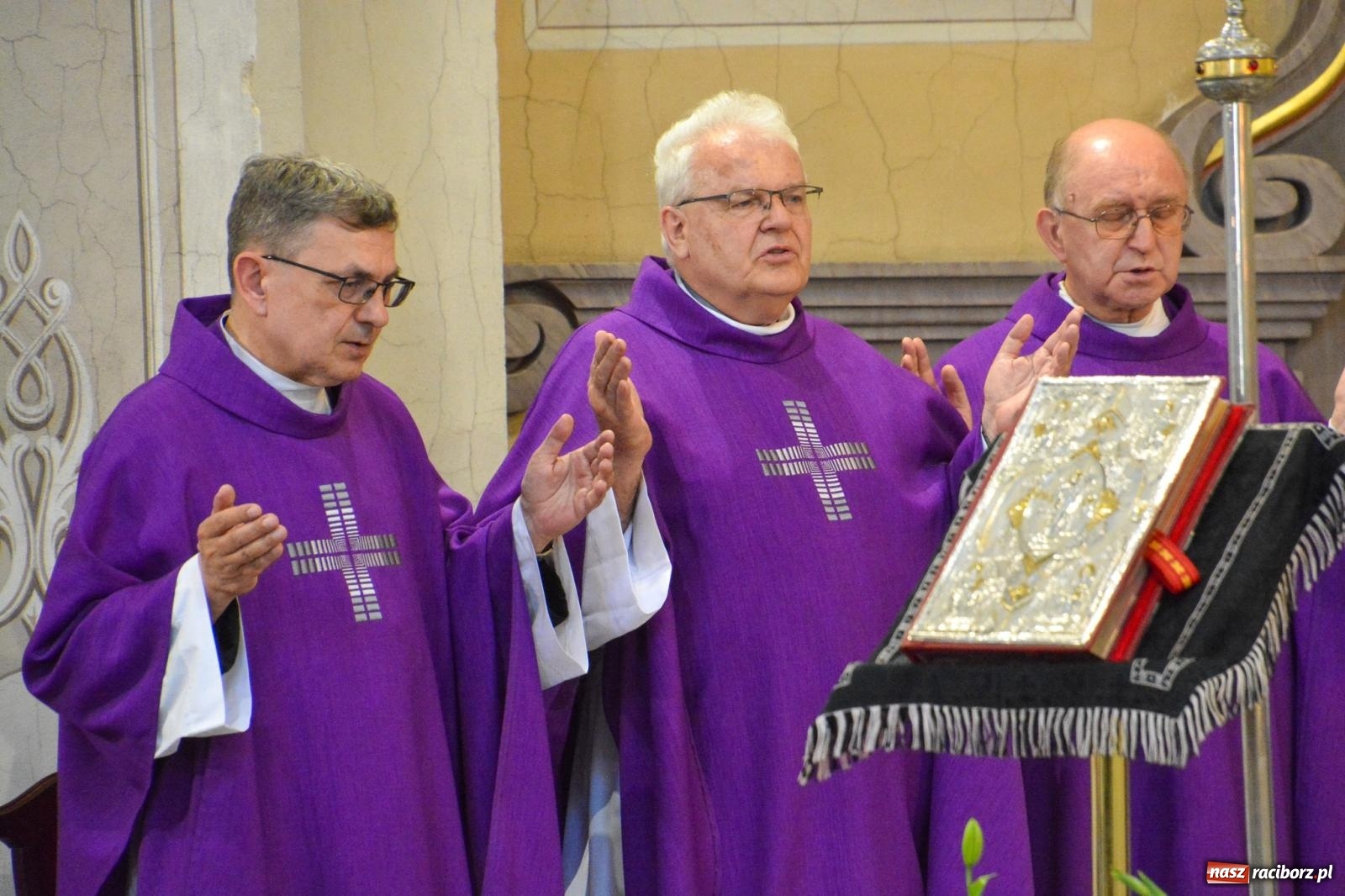 Zdjęcie w galerii na portalu naszraciborz.pl: Krzanowice pożegnały ks. Marka Wcisło. Spełniło się jego marzenie – kościół był pełny wiadomości z regionu
