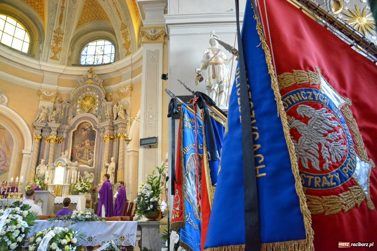 Zdjęcie w galerii na portalu naszraciborz.pl: Krzanowice pożegnały ks. Marka Wcisło. Spełniło się jego marzenie – kościół był pełny wiadomości z regionu