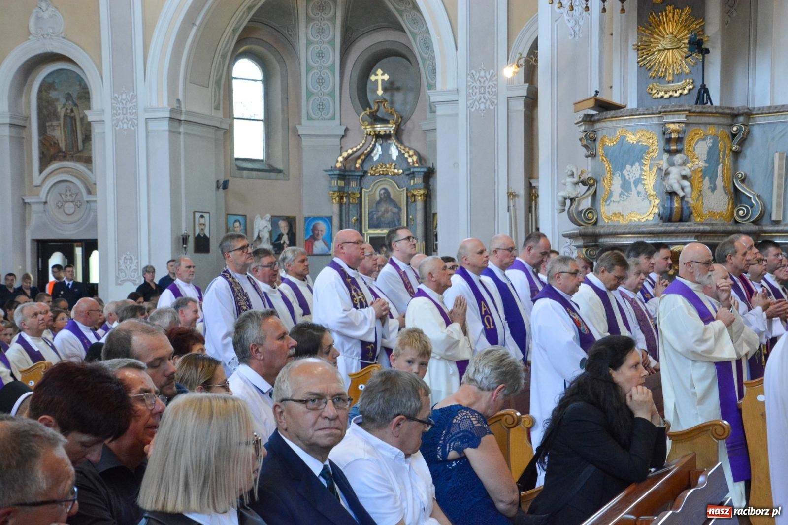 Zdjęcie w galerii na portalu naszraciborz.pl: Krzanowice pożegnały ks. Marka Wcisło. Spełniło się jego marzenie – kościół był pełny wiadomości z regionu