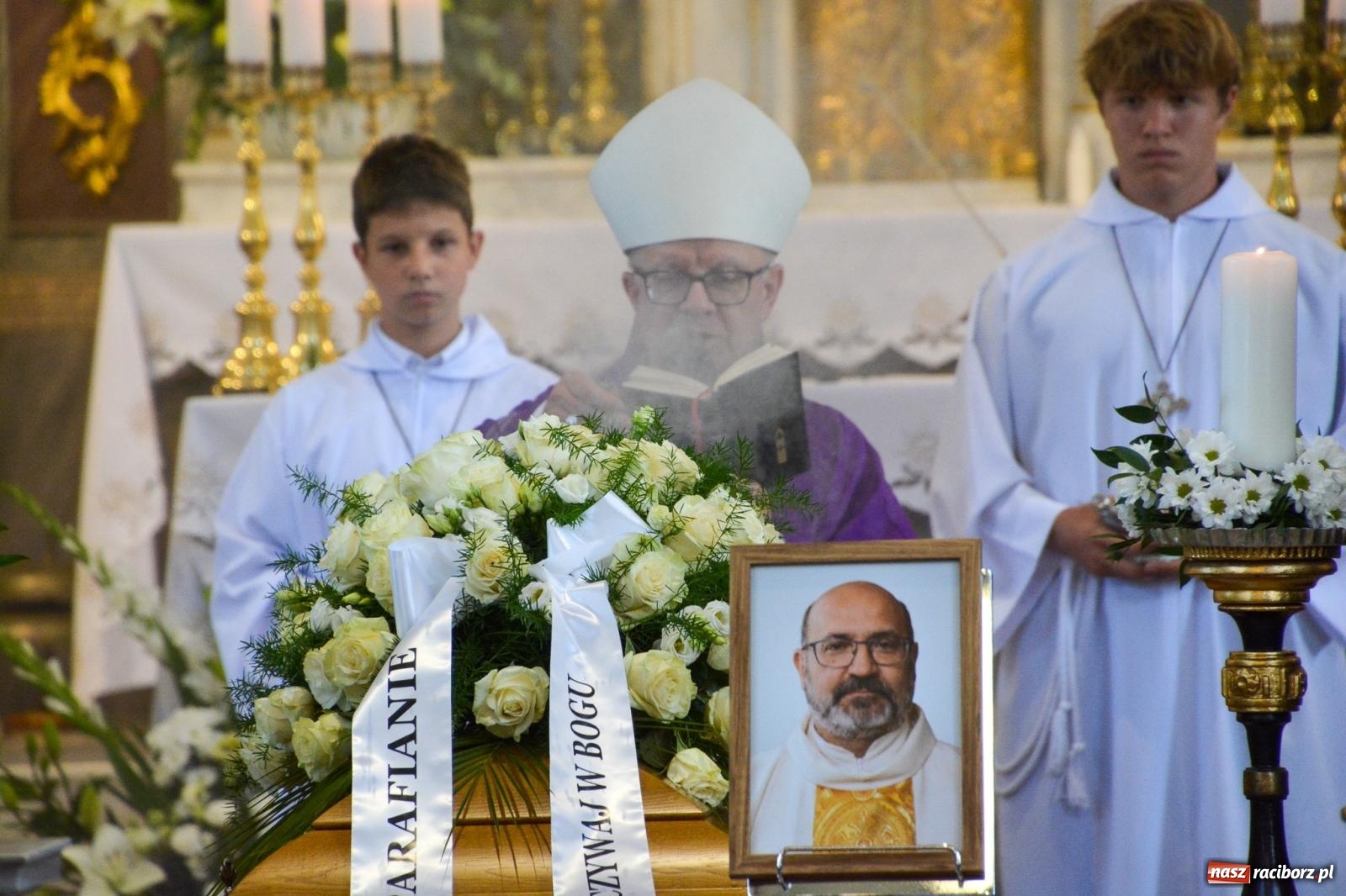 Zdjęcie w galerii na portalu naszraciborz.pl: Krzanowice pożegnały ks. Marka Wcisło. Spełniło się jego marzenie – kościół był pełny wiadomości z regionu