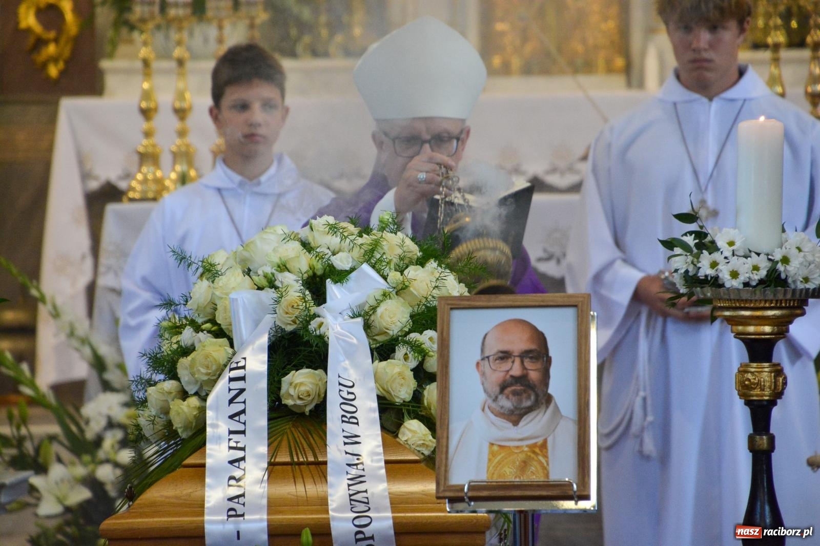 Zdjęcie w galerii na portalu naszraciborz.pl: Krzanowice pożegnały ks. Marka Wcisło. Spełniło się jego marzenie – kościół był pełny wiadomości z regionu