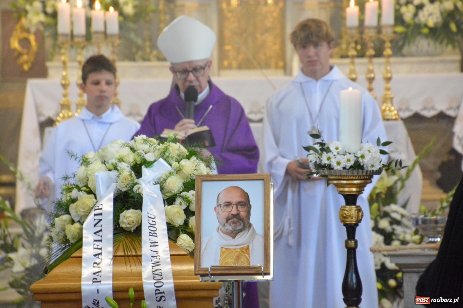 Zdjęcie w galerii na portalu naszraciborz.pl: Krzanowice pożegnały ks. Marka Wcisło. Spełniło się jego marzenie – kościół był pełny wiadomości z regionu