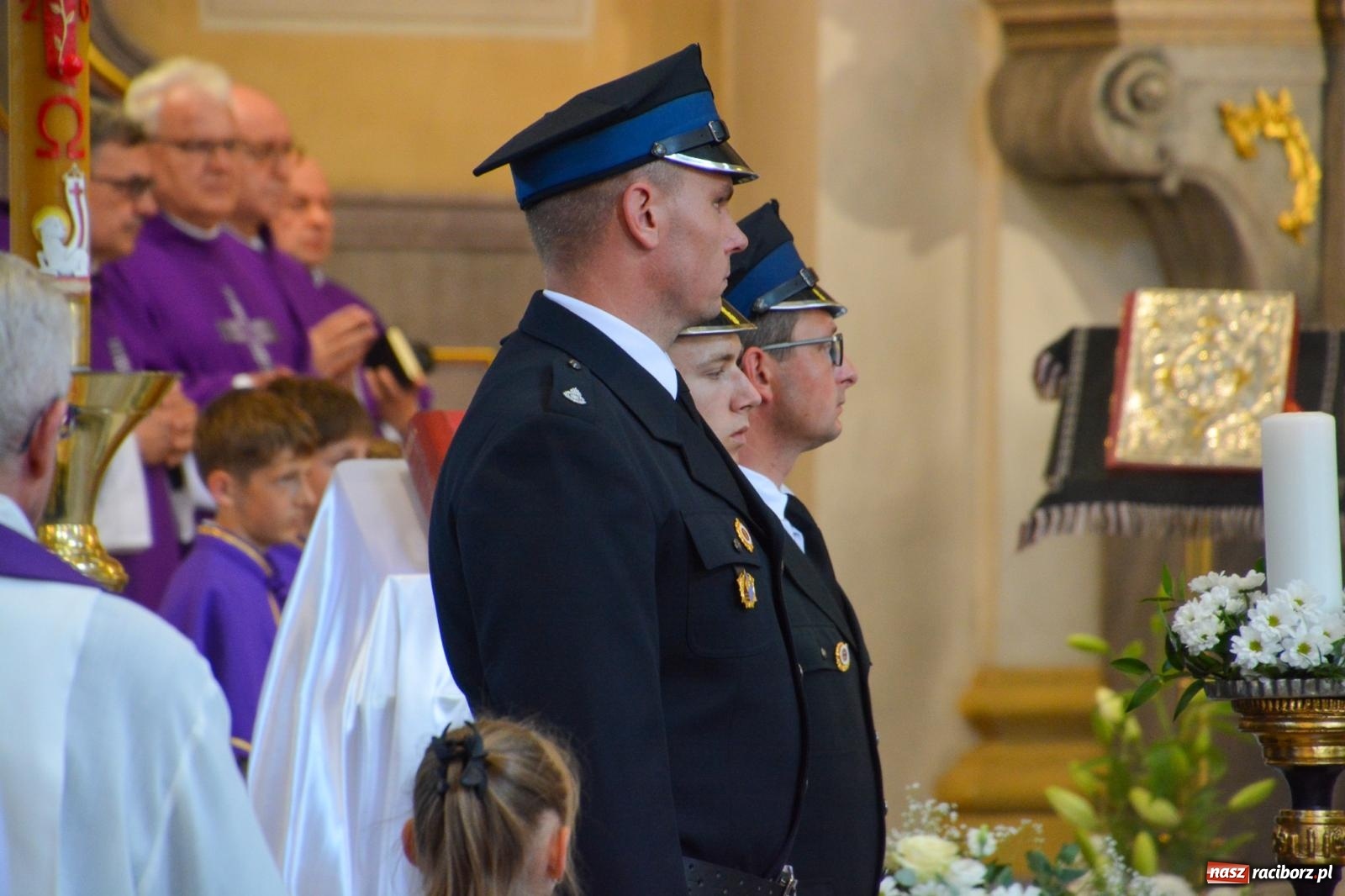 Zdjęcie w galerii na portalu naszraciborz.pl: Krzanowice pożegnały ks. Marka Wcisło. Spełniło się jego marzenie – kościół był pełny wiadomości z regionu
