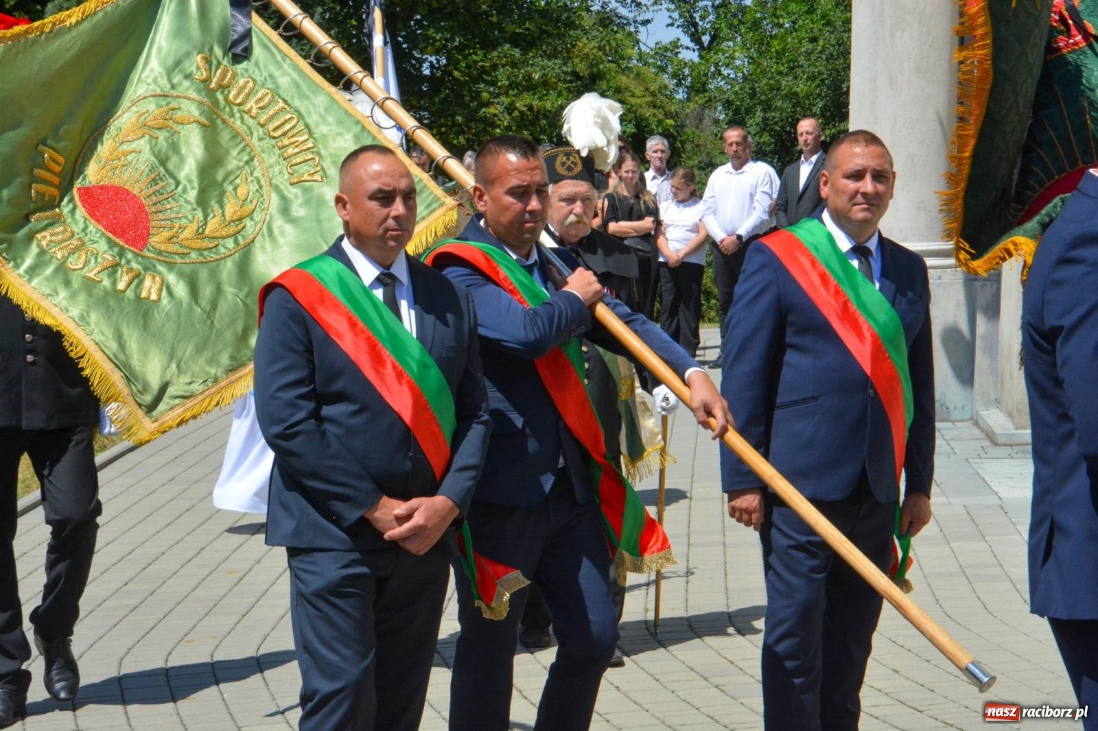 Zdjęcie w galerii na portalu naszraciborz.pl: Krzanowice pożegnały ks. Marka Wcisło. Spełniło się jego marzenie – kościół był pełny wiadomości z regionu