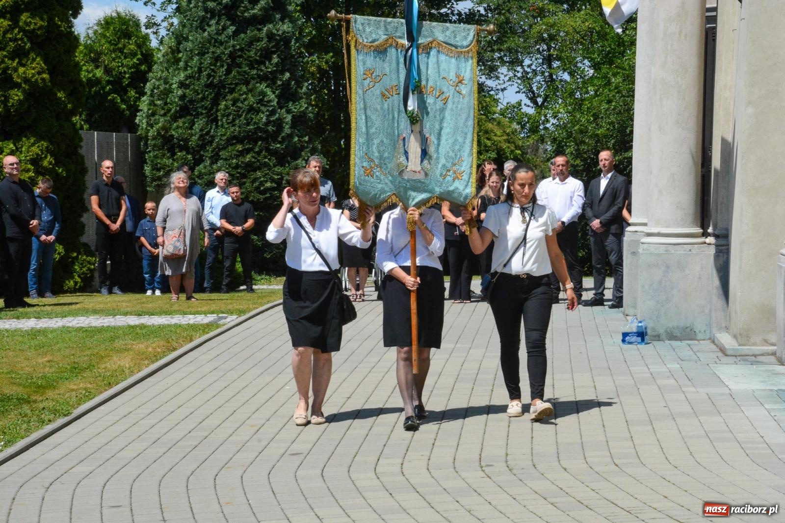 Zdjęcie w galerii na portalu naszraciborz.pl: Krzanowice pożegnały ks. Marka Wcisło. Spełniło się jego marzenie – kościół był pełny wiadomości z regionu