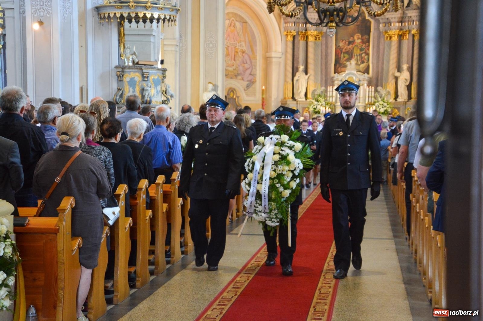 Zdjęcie w galerii na portalu naszraciborz.pl: Krzanowice pożegnały ks. Marka Wcisło. Spełniło się jego marzenie – kościół był pełny wiadomości z regionu