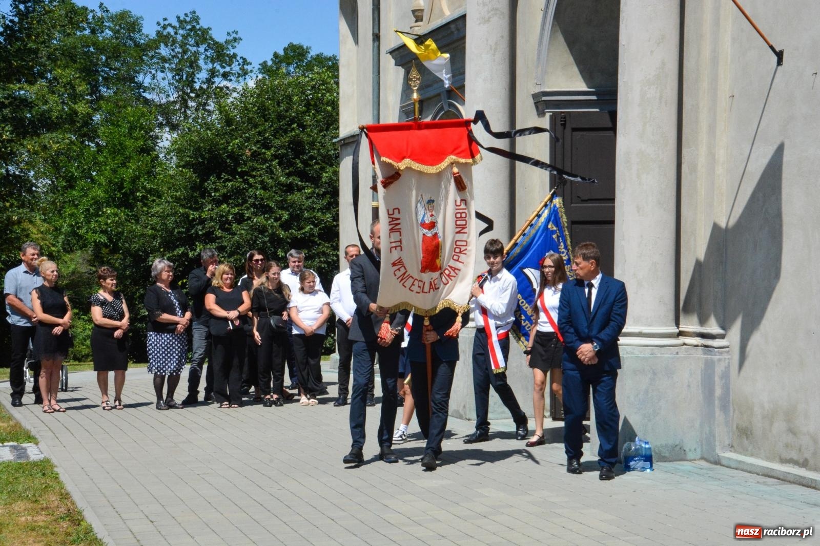 Zdjęcie w galerii na portalu naszraciborz.pl: Krzanowice pożegnały ks. Marka Wcisło. Spełniło się jego marzenie – kościół był pełny wiadomości z regionu