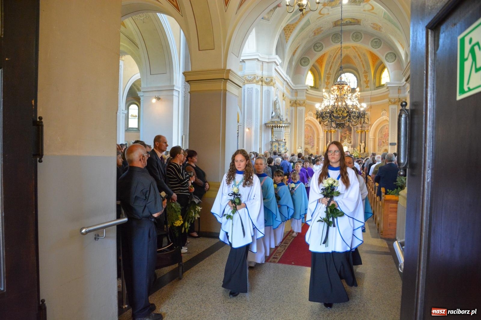 Zdjęcie w galerii na portalu naszraciborz.pl: Krzanowice pożegnały ks. Marka Wcisło. Spełniło się jego marzenie – kościół był pełny wiadomości z regionu