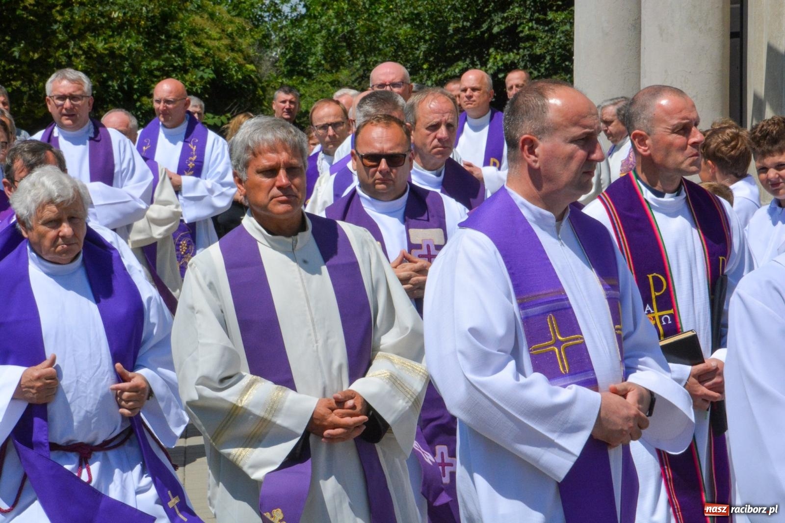 Zdjęcie w galerii na portalu naszraciborz.pl: Krzanowice pożegnały ks. Marka Wcisło. Spełniło się jego marzenie – kościół był pełny wiadomości z regionu