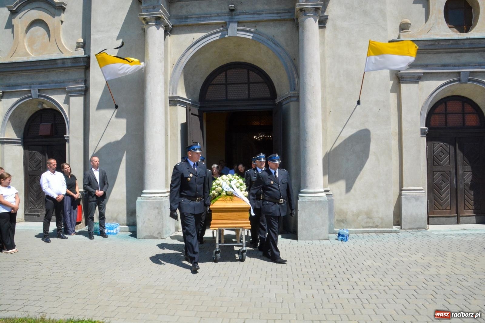 Zdjęcie w galerii na portalu naszraciborz.pl: Krzanowice pożegnały ks. Marka Wcisło. Spełniło się jego marzenie – kościół był pełny wiadomości z regionu