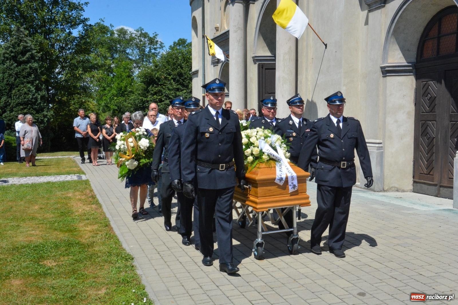 Zdjęcie w galerii na portalu naszraciborz.pl: Krzanowice pożegnały ks. Marka Wcisło. Spełniło się jego marzenie – kościół był pełny wiadomości z regionu