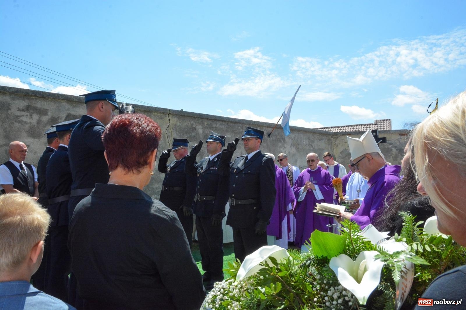 Zdjęcie w galerii na portalu naszraciborz.pl: Krzanowice pożegnały ks. Marka Wcisło. Spełniło się jego marzenie – kościół był pełny wiadomości z regionu