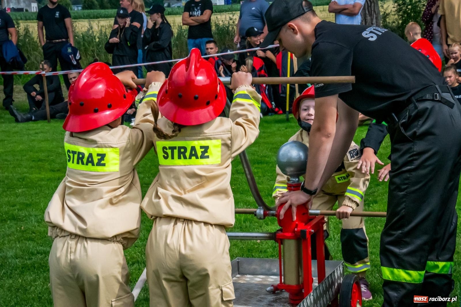 Zdjęcie w galerii na portalu naszraciborz.pl: Strażacka tradycja w nowoczesnym wydaniu: Kto okazał się bezkonkurencyjny w Bieńkowicach? wiadomości z regionu