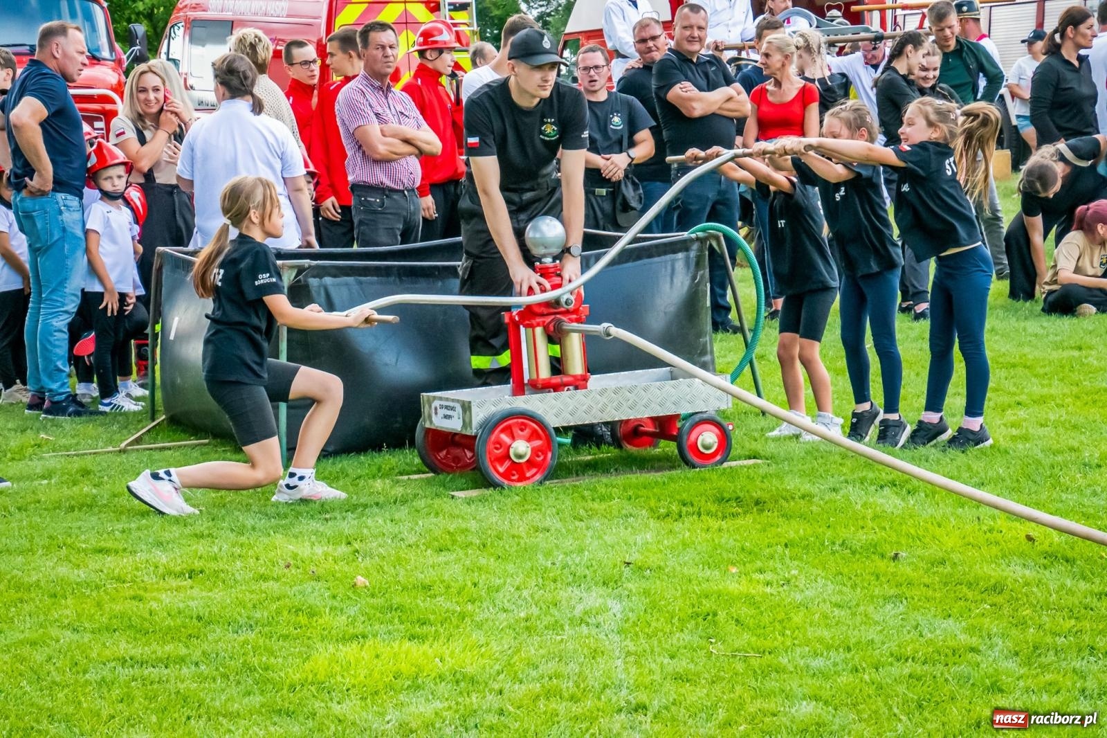 Zdjęcie w galerii na portalu naszraciborz.pl: Strażacka tradycja w nowoczesnym wydaniu: Kto okazał się bezkonkurencyjny w Bieńkowicach? wiadomości z regionu