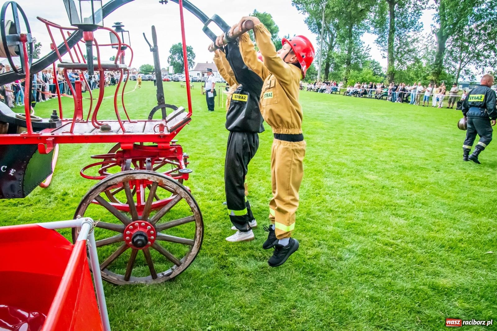 Zdjęcie w galerii na portalu naszraciborz.pl: Strażacka tradycja w nowoczesnym wydaniu: Kto okazał się bezkonkurencyjny w Bieńkowicach? wiadomości z regionu