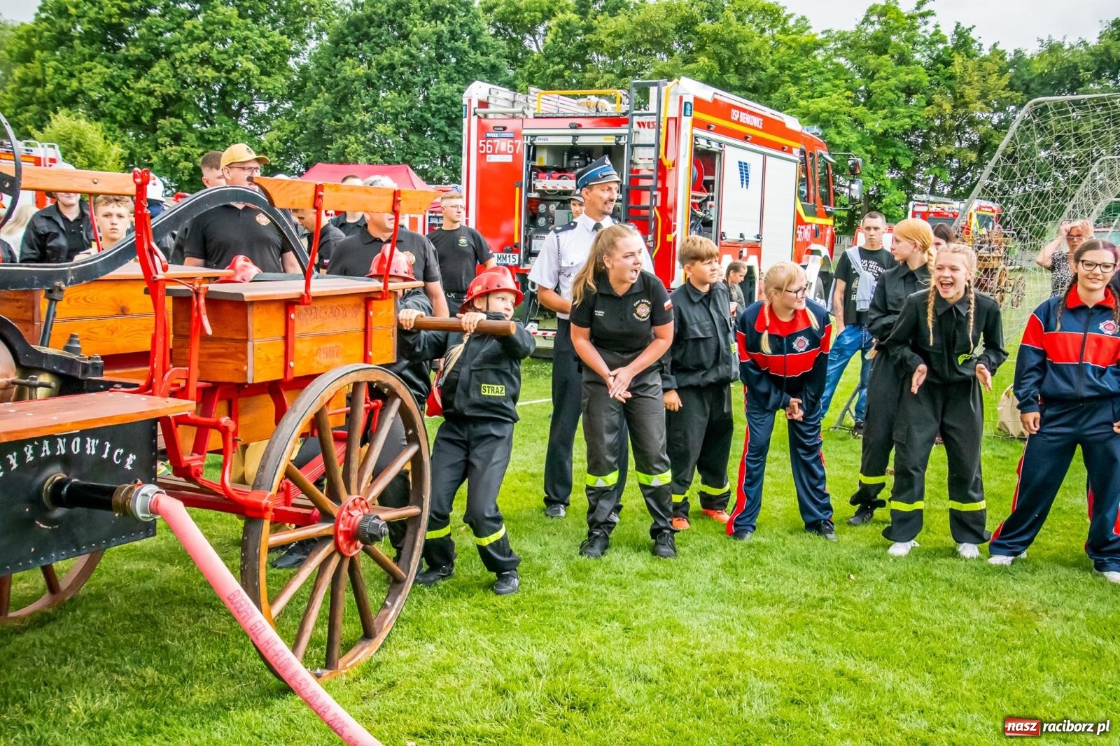 Zdjęcie w galerii na portalu naszraciborz.pl: Strażacka tradycja w nowoczesnym wydaniu: Kto okazał się bezkonkurencyjny w Bieńkowicach? wiadomości z regionu