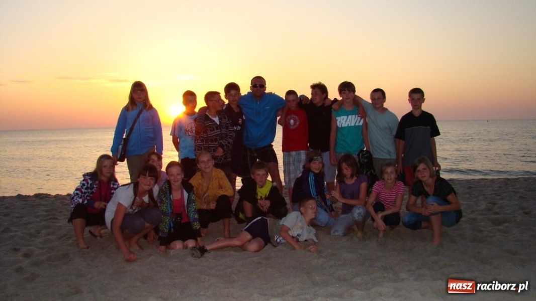 Zdjęcie w galerii na portalu naszraciborz.pl: Uczniowie ZSOMS na obozie w Dąbkach wiadomości z regionu