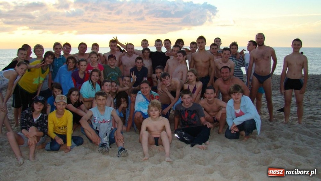 Zdjęcie w galerii na portalu naszraciborz.pl: Uczniowie ZSOMS na obozie w Dąbkach wiadomości z regionu