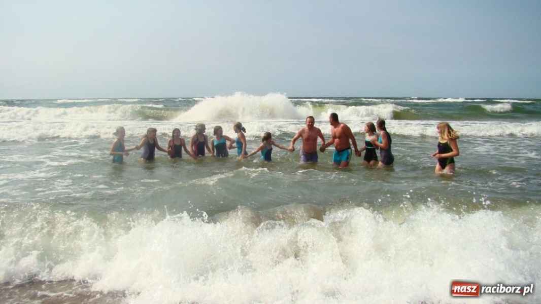Zdjęcie w galerii na portalu naszraciborz.pl: Uczniowie ZSOMS na obozie w Dąbkach wiadomości z regionu