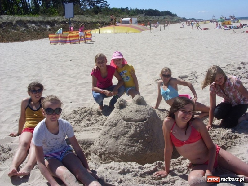 Zdjęcie w galerii na portalu naszraciborz.pl: Uczniowie ZSOMS na obozie w Dąbkach wiadomości z regionu