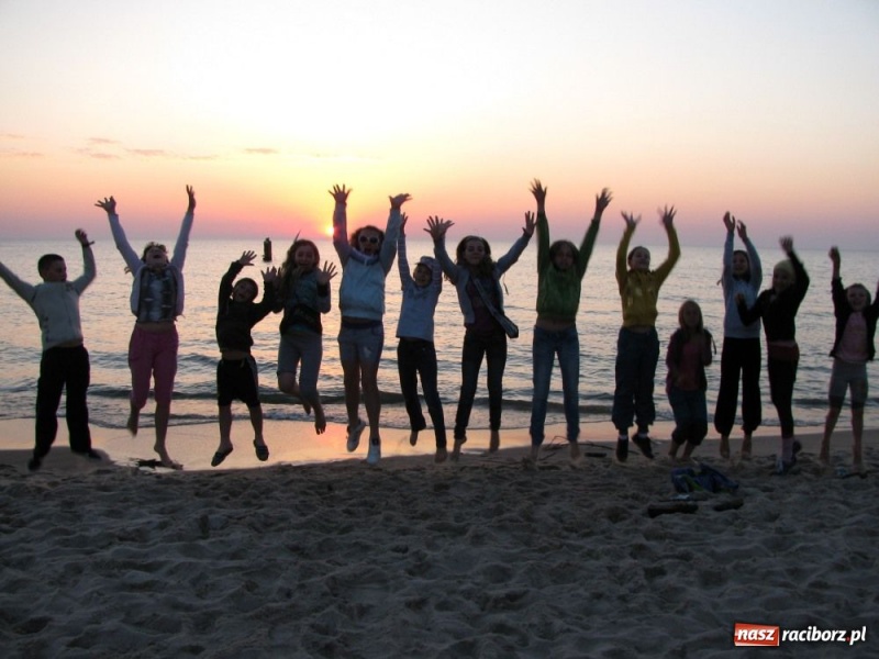 Zdjęcie w galerii na portalu naszraciborz.pl: Uczniowie ZSOMS na obozie w Dąbkach wiadomości z regionu